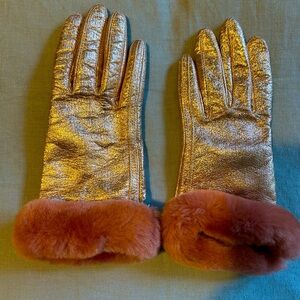 NWOT size S UGG rose gold leather & shearling gloves